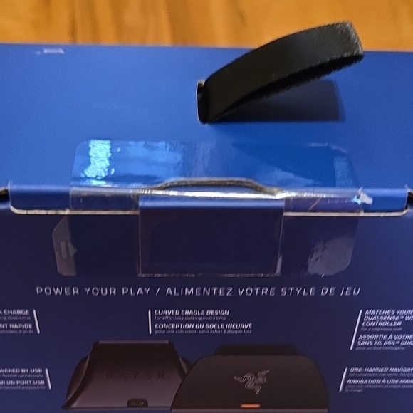 Razer Quick Charging Stand for PS5 DualSense - Black and Blue - Picture 6 of 6